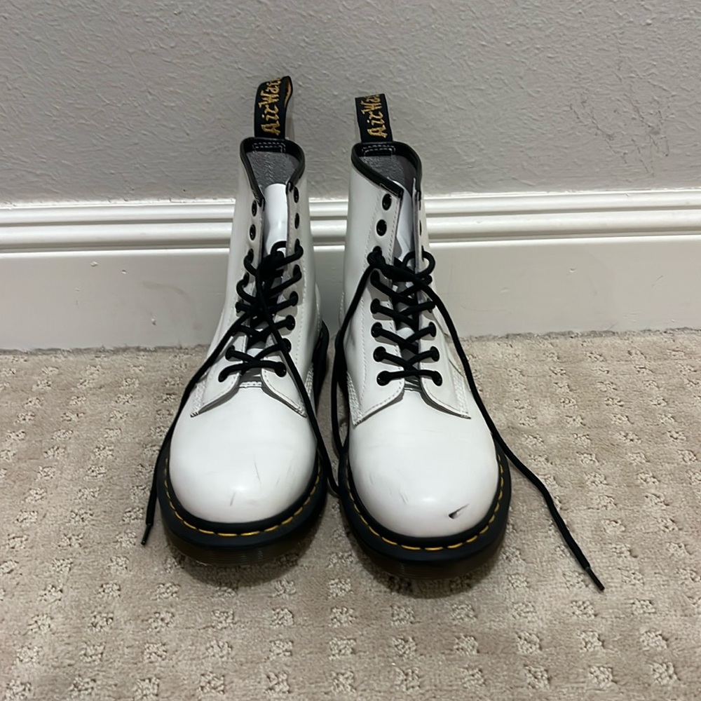 WHITE DR MARTENS